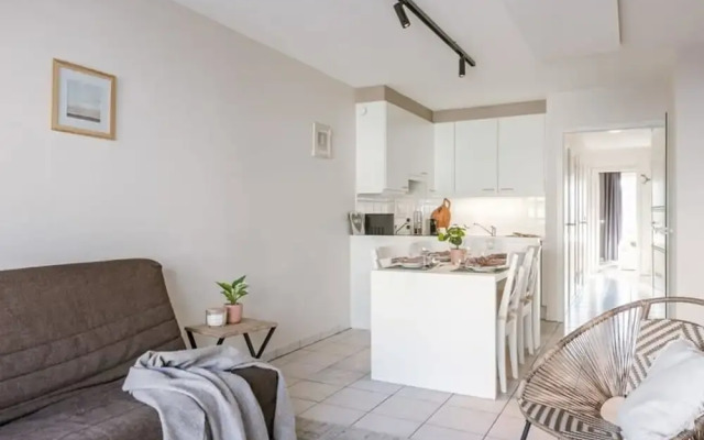 Bright Apartment With 2 Terraces Close to Beach