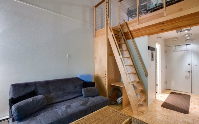 94sll - Inexpensive - Fireplace - Wifi - Sleeps 6 1 Bedroom Condo by RedAwning