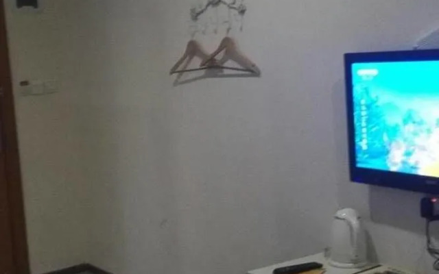 St. Lena Hotel (Shenzhen Qinghu Metro Station)