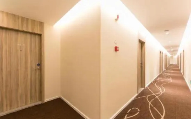 HanTing Premium Hotel (Hangzhou Jianghan Road Subway Station)