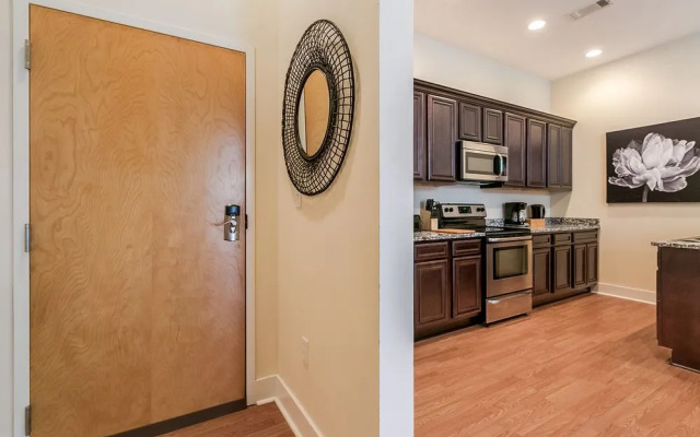 Sunny Arts/warehouse District Suites by Sonder