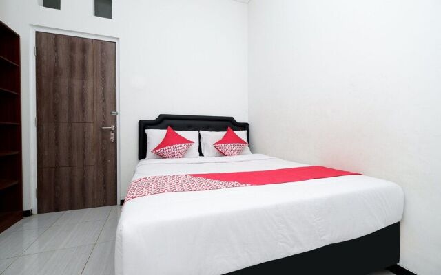 OYO 1884 Sunshine Hostel