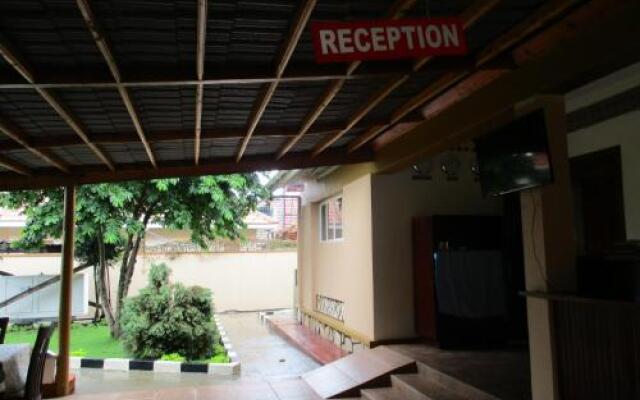 ESquire Inn Entebbe