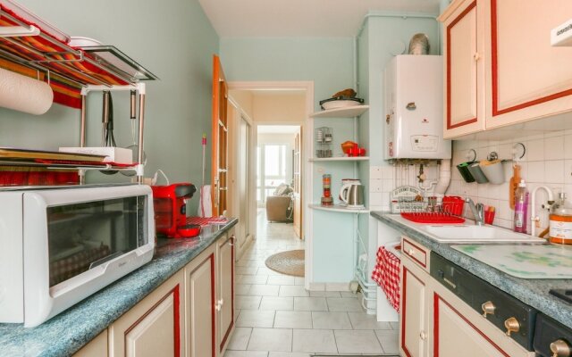 Beachfront Apartment in Grancamp-maisy With Terrace