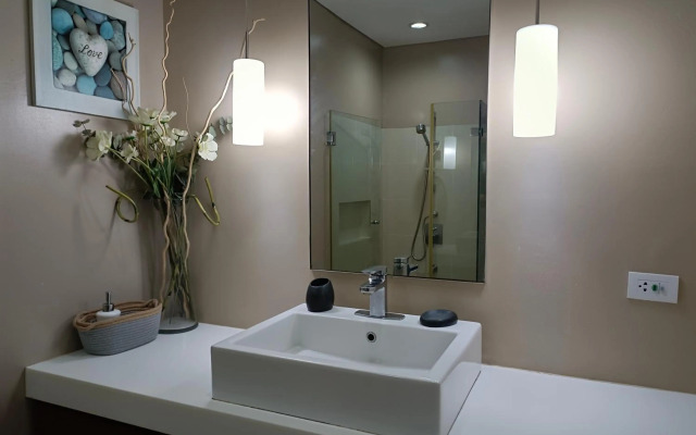 Miranda 514B by Raquel's Place at Pico de Loro