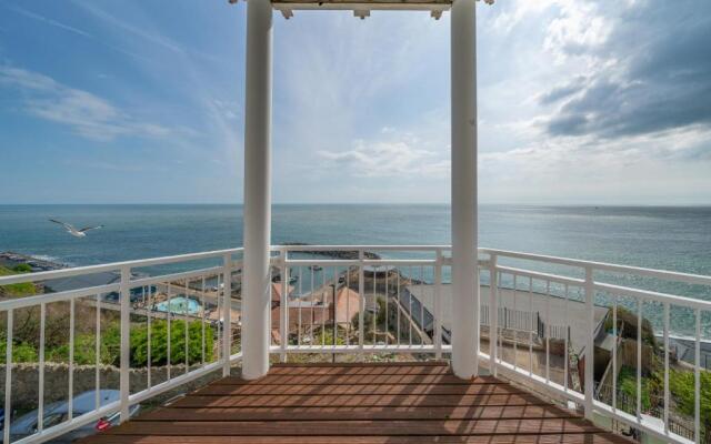 Stunning sea views Ventnor Apartment