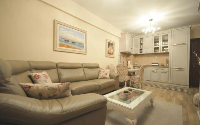 Lux Apartments MMS