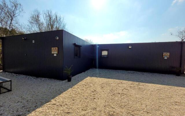 Chalet de 2 chambres avec jacuzzi jardin amenage et wifi a Saint Jean de Monts a 2 km de la plage