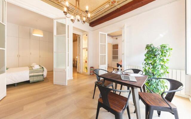 Bravissimo Plaça del Vi, Authentic Historic Apartment