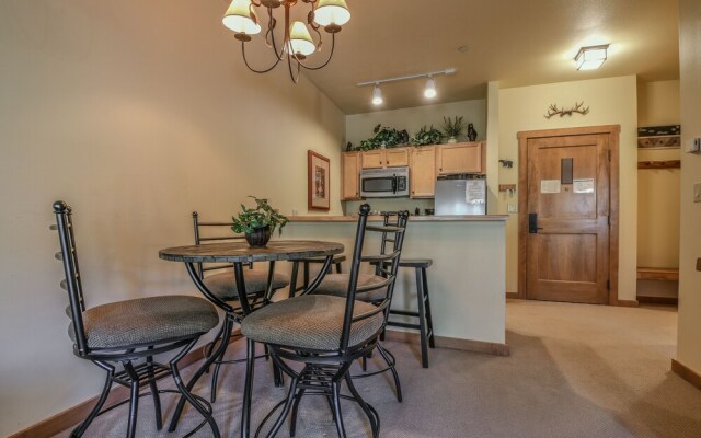 Arapahoe Lodge #8102 by Summit County Mountain Retreats