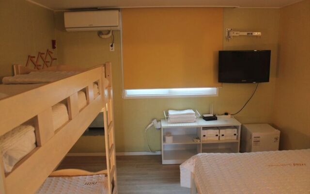 Hi & J Guesthouse - Hostel