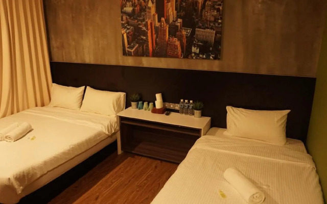 Monaco Boutique Hotel Kampung Air