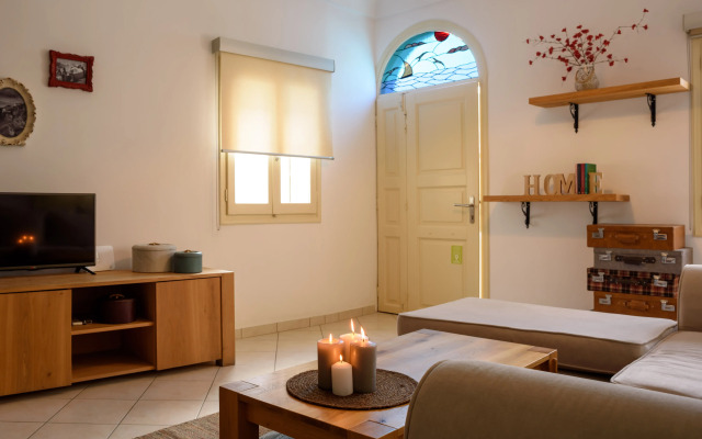 Santorini Suite Home