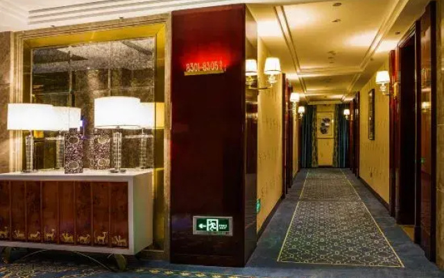 Carlos Hotel (Qingtian high speed railway station store)