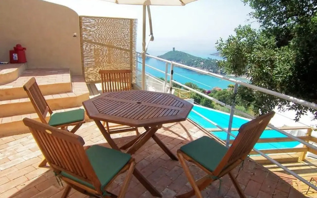 Carole F2-pool-sea View-3