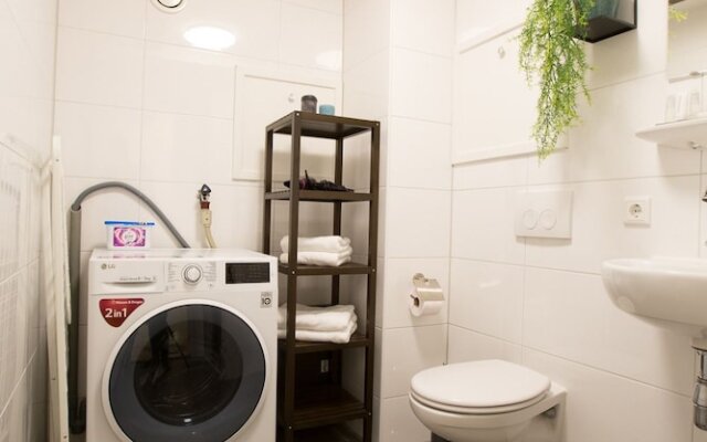 Canal Garden Apartment