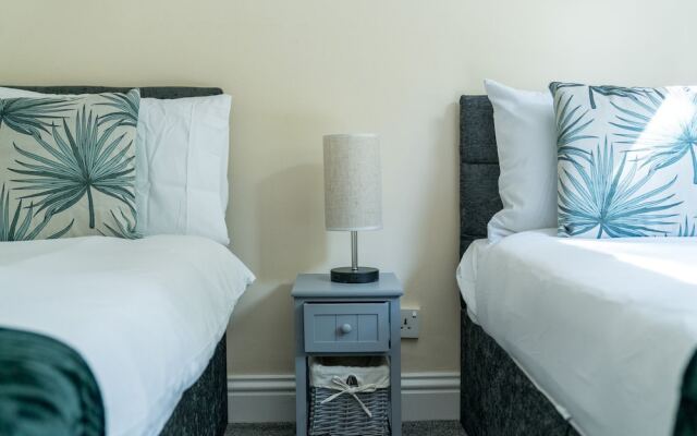 Spacious Pet Friendly 2-bed Apartment in Redhill