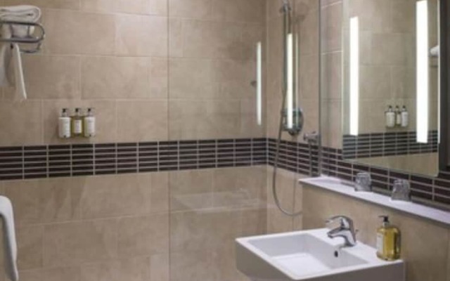 Mercure Farnham Bush Hotel