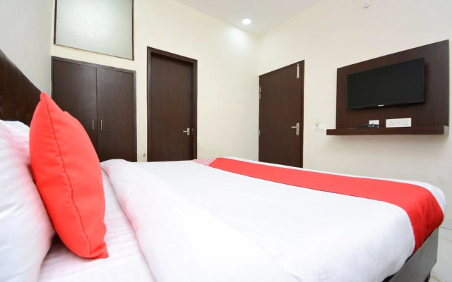 OYO 28282 Hotel J J Crown