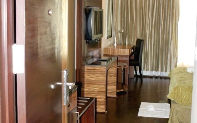 The Golden Palms Hotel & Spa Delhi