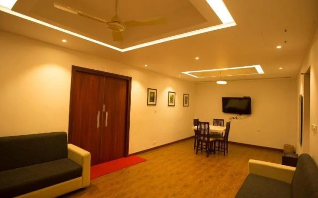 Hotel Devaragam