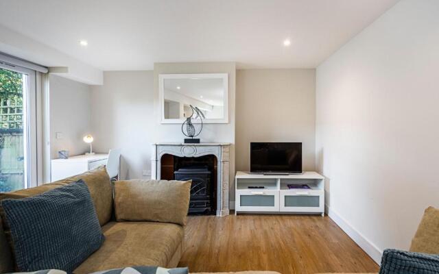 South Woodford 2 Bed En-Suite House