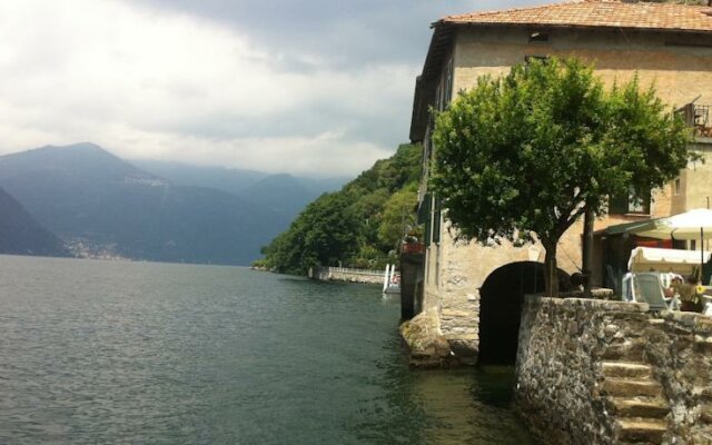 Careno directly to the Lake of Como