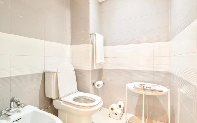 Swimming pool apartment with private parking