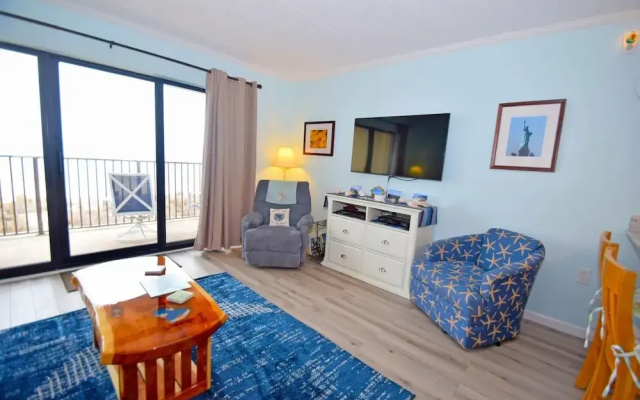 Marigot Beach 207 1 Bedroom Condo by RedAwning