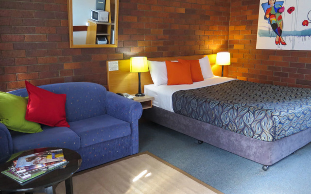 Country Pathfinder Motor Inn