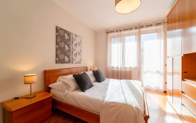 Scarlet Apartment with Garden