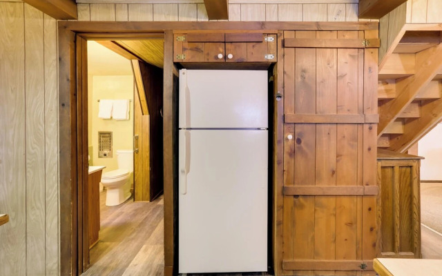 Quaint + Rustic A-frame < 5 Mi to Plumas-eureka!