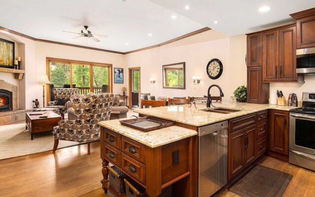 Oxford Court #305 3 Bedroom Condo by Redawning