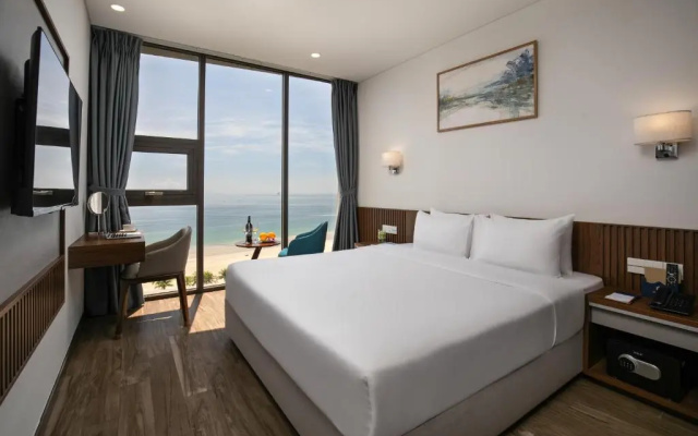 Mangata Beachfront Hotel
