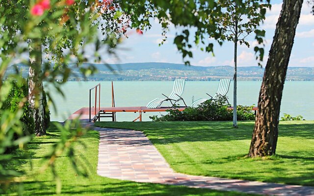 Balaton A2032