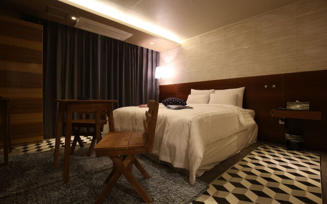 Lost City Z Hotel