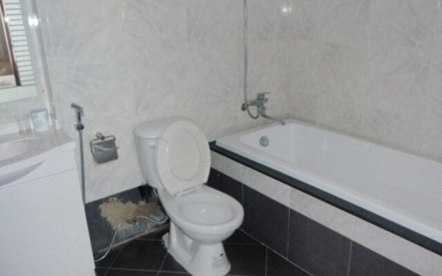 Green Hotel District 7