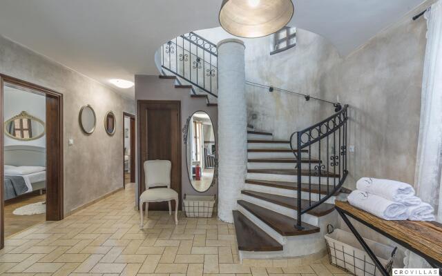 Rustica in Visnjan with 5 bedrooms and 1 bathrooms