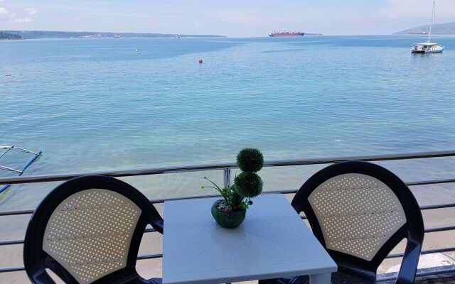 Mango's Beachfront Resort