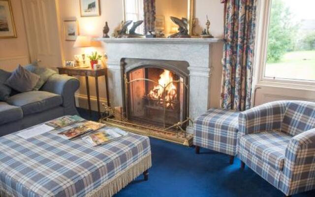 Whitehouse Country House