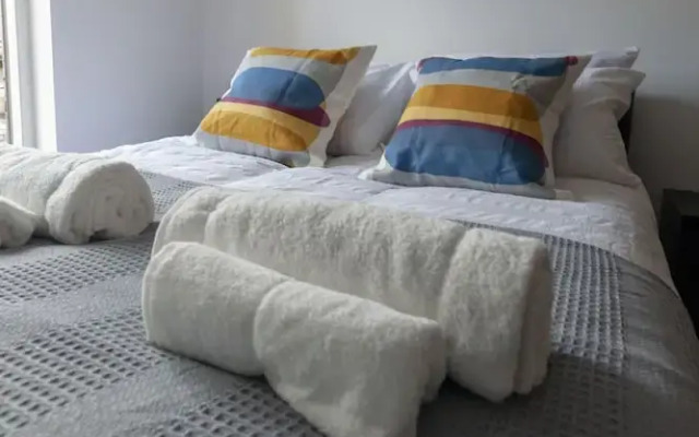 PM & Charles Luxury Apartments - 2 Bedroom - City Center - Parking