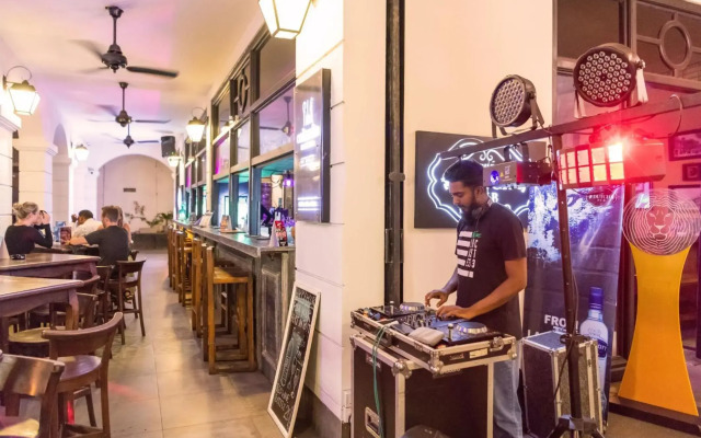 Fairway Colombo - Sri Lanka's First Hotel With Robot Technology