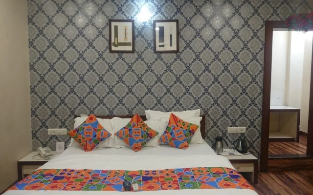 OYO Premium AB Road Bhavarkuan
