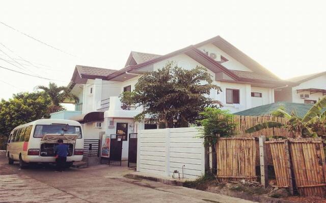 AA Travellers Pad Hotel