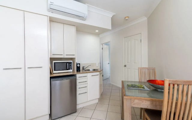 Meridian Port Douglas - Adults only