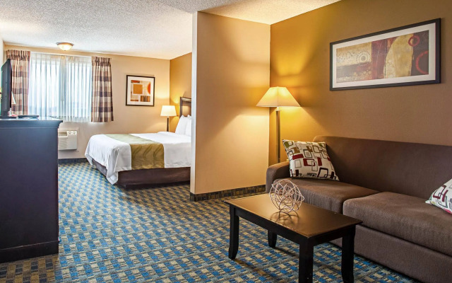 Quality Inn & Suites Kenedy - Karnes City