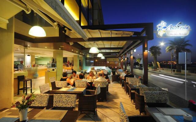 Steris Elegant Beach Hotel & Apartments