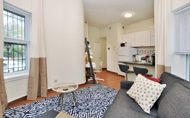 CH5 & CH7 - Majestic View Fully Furnished 1BR Dog Ok