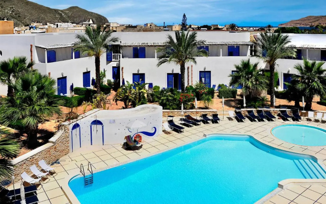 Cala La Luna Resort