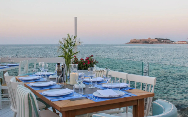Cavo Seaside Suites